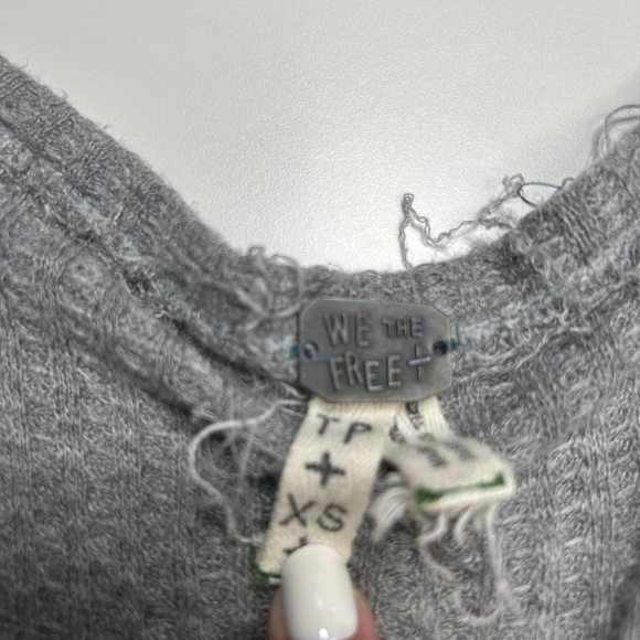 Free People oversized Laguna thermal thumb holes in light heather gray size XS - Picture 9 of 14